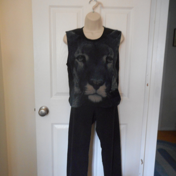 NWT Sleeveless big cat shirt, shades of blue - Picture 2 of 7